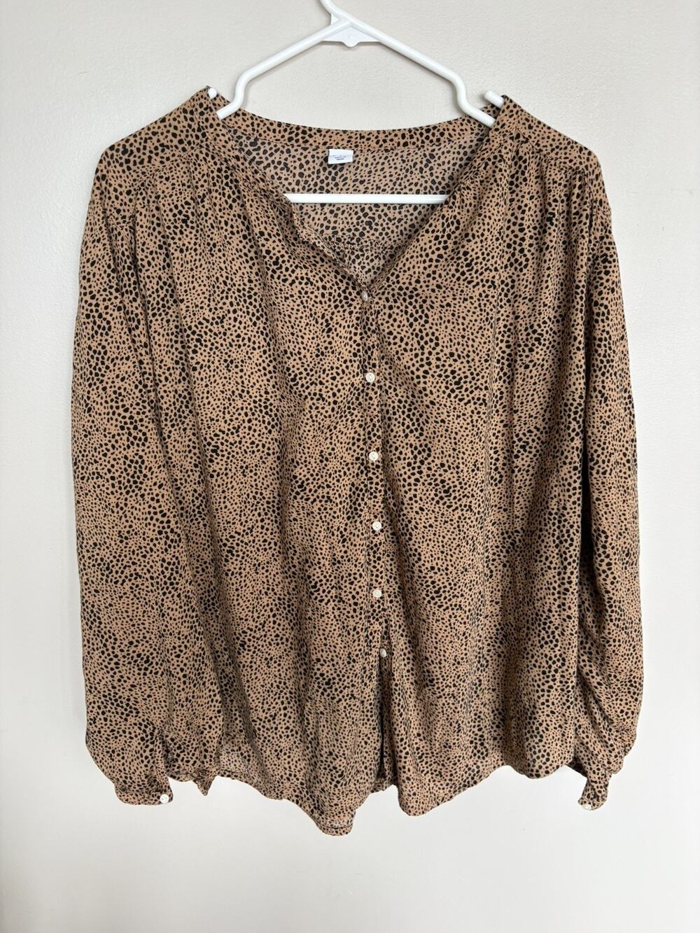 Old Navy Oversized Printed Button-Front Blouse Size L Animal Print Long Sleeve - Picture 1 of 9
